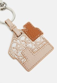 Lædernøgleholder formet som et hus, med et beige og hvidt tekstureret design, brune læderdetaljer og syede detaljer.