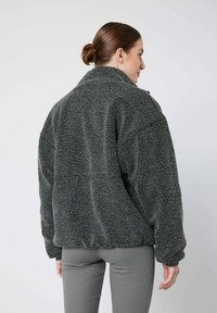 Thumbnail Image 3