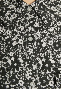 KnowledgeCotton Apparel JUNIPER PATCH POCKET - Blusa com botões - black jet