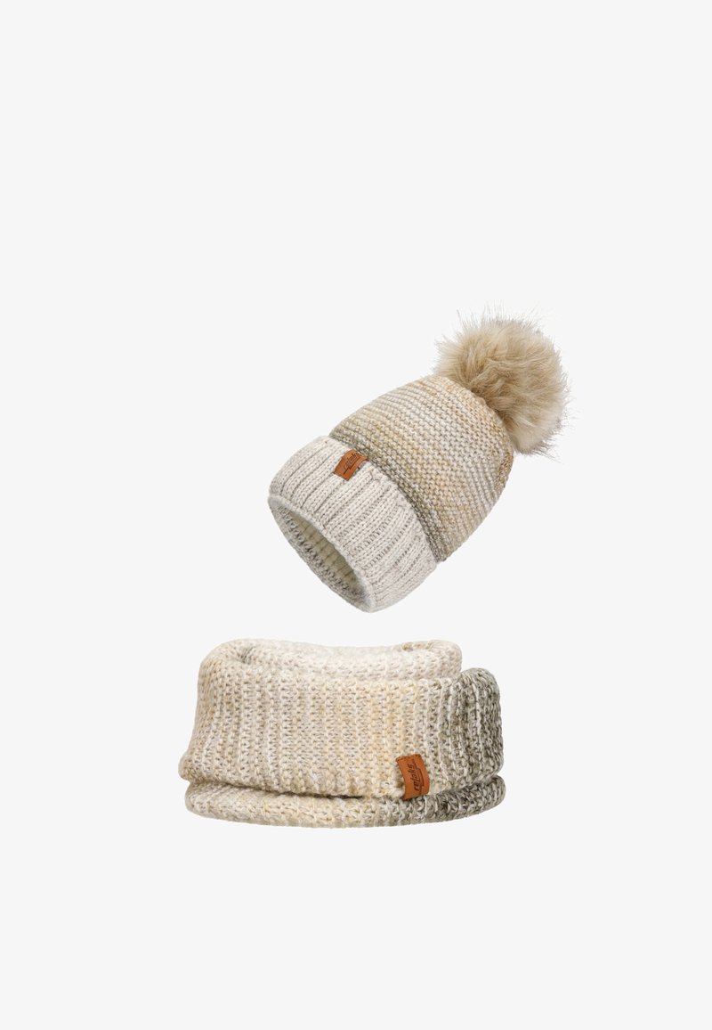 Ensemble bonnet et écharpe en tons beiges. Le bonnet est agrémenté d'un pompon en fausse fourrure. L'écharpe présente un design en tricot lâche et confortable avec une finition texturée.
