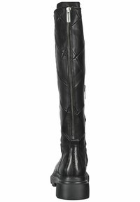 Botas de cuero negras hasta la rodilla que presentan un diseño acolchado, cremallera lateral y suela de goma. Textura suave con un tacón ligeramente elevado.