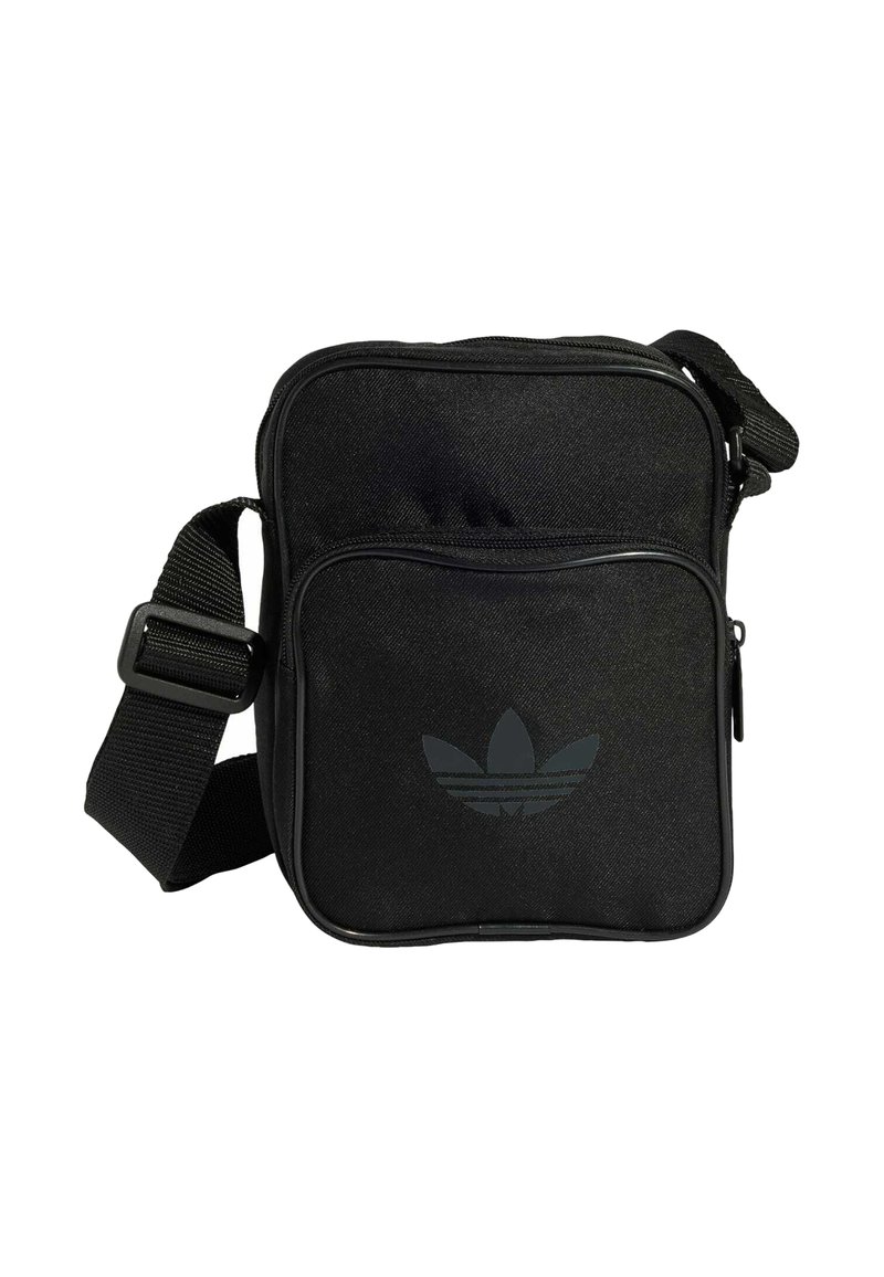 Borsa a tracolla nera in tessuto con tracolla regolabile, scomparto principale con zip, tasca frontale e dettagli in rilievo con logo. Forma rettangolare.