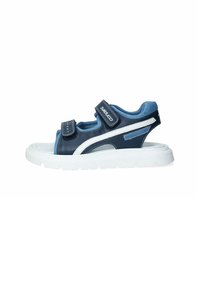Sandal blu con una parte superiore in materiale sintetico liscio, due cinturini regolabili e una suola bianca. Presenta un design con aperture e accenti blu a contrasto.