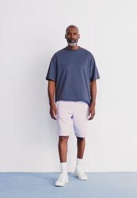 adidas Originals ESSENTIAL - Spodnji deli trenirk - violet tone