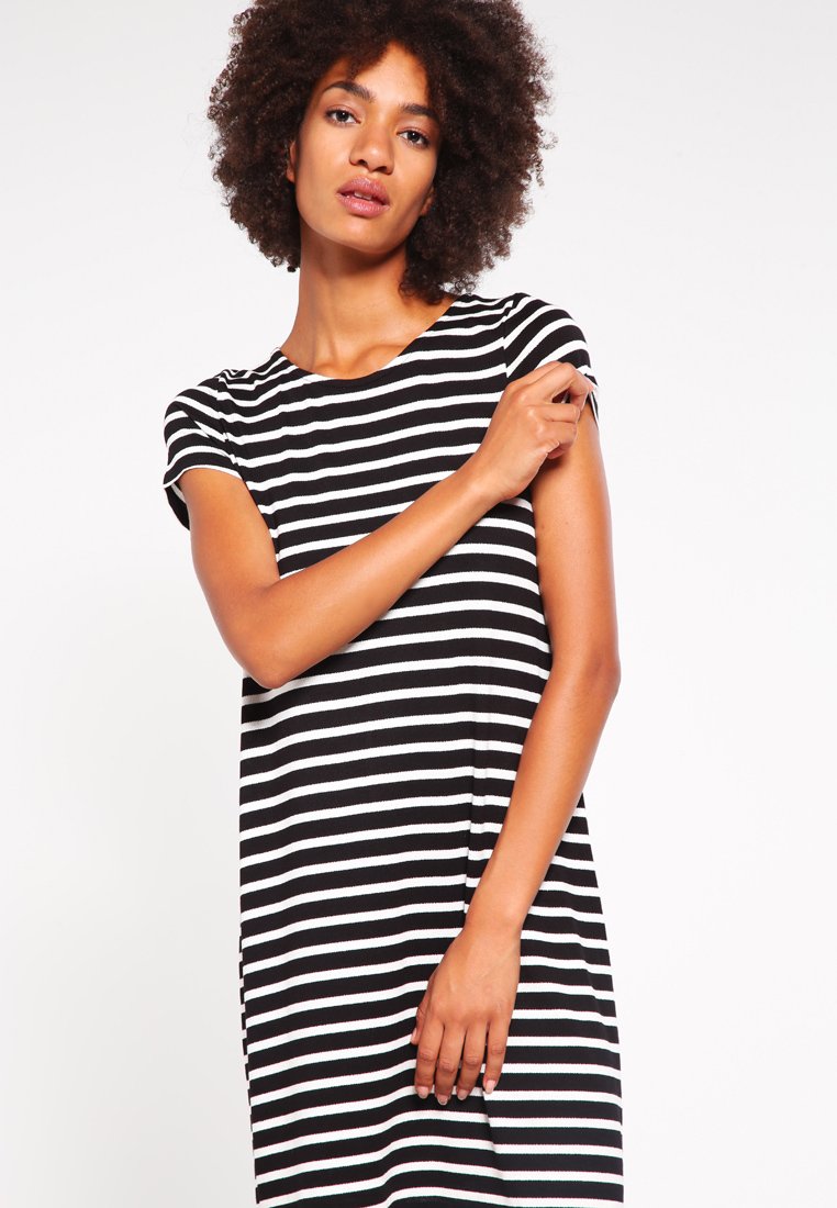 ONLY ONLBERA BACK LACE UP DRESS - Vestido de malha - black/cloud dancer