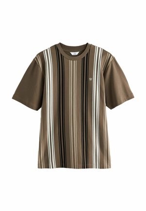 Braun gestreiftes T-Shirt mit vertikalen weißen und schwarzen Linien. Kurzärmlig mit Rundhalsausschnitt. Kleines Logo auf der Brust.