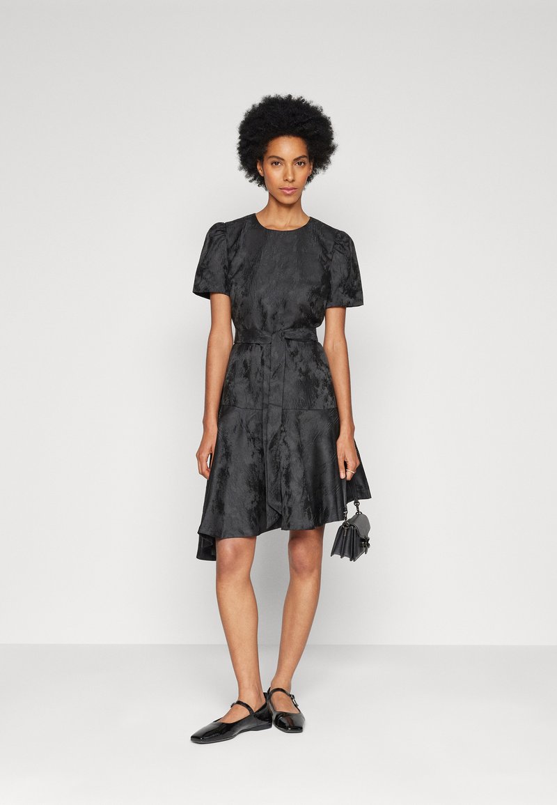 DKNY ASYMMETRICAL HEM DRESS - Vestido de tubo - black/negro - Zalando.es