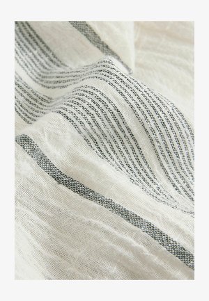 pellava-kangas, jossa on valkoinen pohja ja vuorottelevia ohuita ja paksuja tummanharmaita raitoja. Pehmeä rakenne, jossa on hieman ryppyinen ulkonäkö.