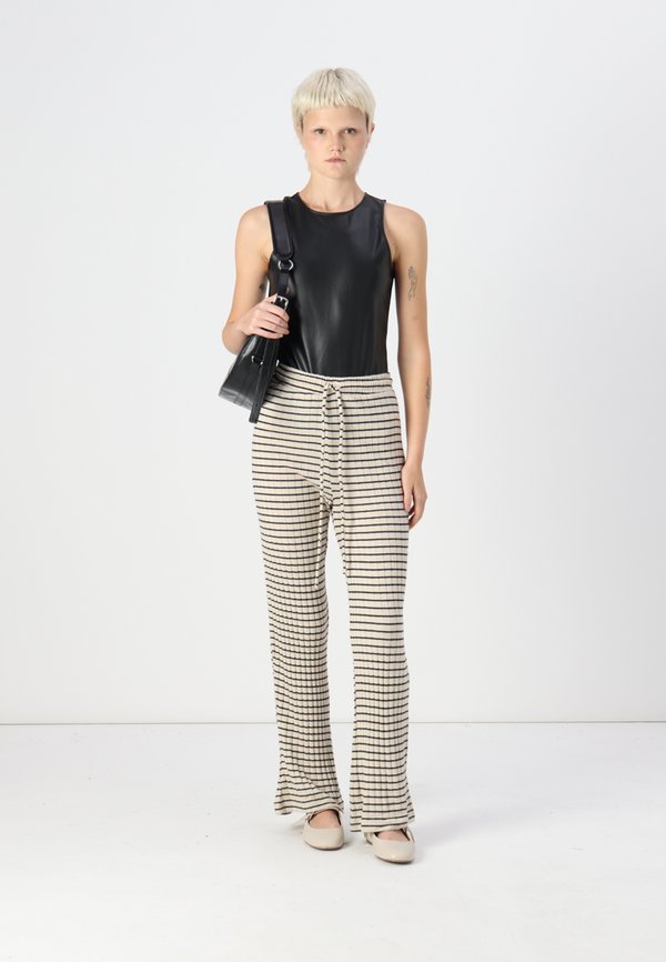 PCIRIS WIDE  - Trousers - birch2