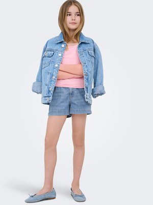 ONLY GIRLS KOGCOMET MITTLERE TAILLE WEITER BEINSCHNITT  - Denimshorts - light blue denim
