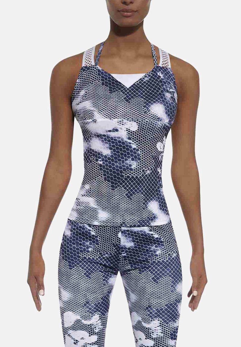 Zestaw topu sportowego i legginsów w niebiesko-białe-czarne wzory w kształcie plastra miodu. Posiada konstrukcję z paskami oraz teksturowany materiał zapewniający elastyczność.