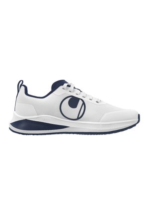 Witte sportschoen met donkerblauwe zool, hieltab en logo aan de zijkant, met witte veters en een gestructureerde bovenstof.