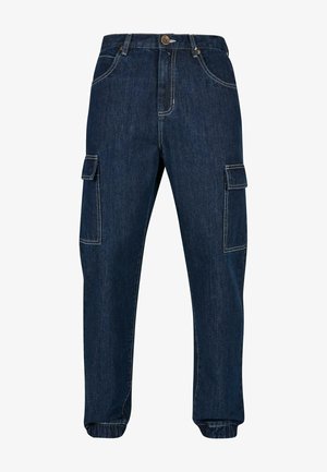 Sötétkék farmer cargo nadrág oldalsó zsebekkel, rugalmas mandzsettával és kontrasztos fehér varrási részletekkel. Szabványos derékpánt, gombos záródással.