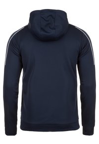 Felpa navy con una texture liscia, dotata di cappuccio con cordino e strisce bianche sulle spalle. Vestibilità standard con maniche lunghe e orlo arrotondato.