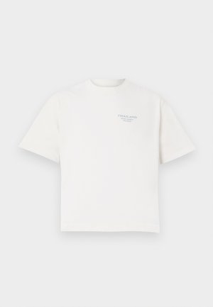 Hvid bomulds t-shirt med korte ærmer, rund halsåbning og blå tekst med teksten "THAILAND KOH SAMUI ISLAND" på venstre bryst.