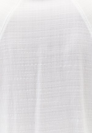 Witte stof met een textuur en een ruitpatroon, gemaakt van een zacht, lichtgewicht materiaal dat geschikt is voor casual kleding. Close-up weergave die de weefdetails benadrukt.