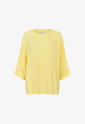 Gelbe Bluse, leichter Stoff, lockere Passform, runder Ausschnitt, Ellbogenlange Ärmel, glatte Textur, keine sichtbaren Muster oder Akzente.