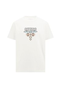 Weißes Baumwoll-T-Shirt mit dem "GUESS"-Logo in fettem Schwarz und dekorativen geometrischen Mustern in Blau und Pfirsich unter dem Logo.