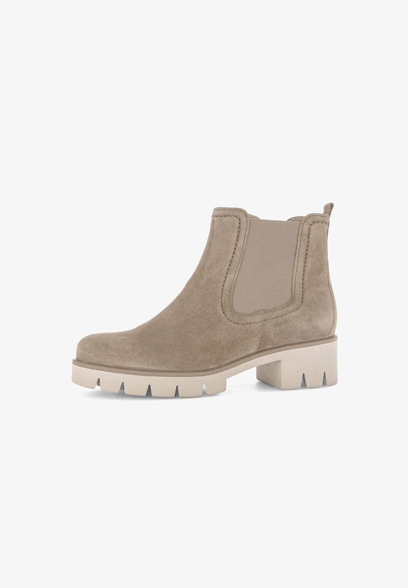 Beige suède Chelsea-boot met een chunky rubberen zool, elastische zijpanelen, een trekband aan de hiel en een lage blokhak.