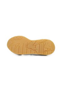 Suela de sneaker de goma con un patrón texturizado en marrón claro, que presenta surcos y crestas para mayor tracción. Bordes lisos sin acentos notables.