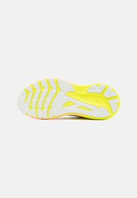 ASICS GT-1000 13 PARIS - Road running shoes - cool grey/safety yellow