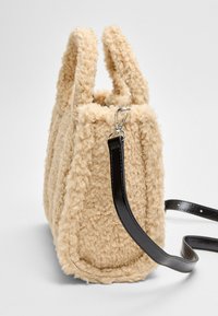 Stradivarius Käsilaukku - beige