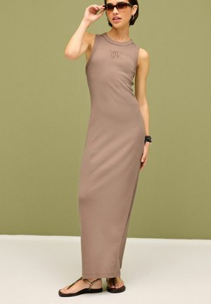 Next Stickad klänning - taupe neutral