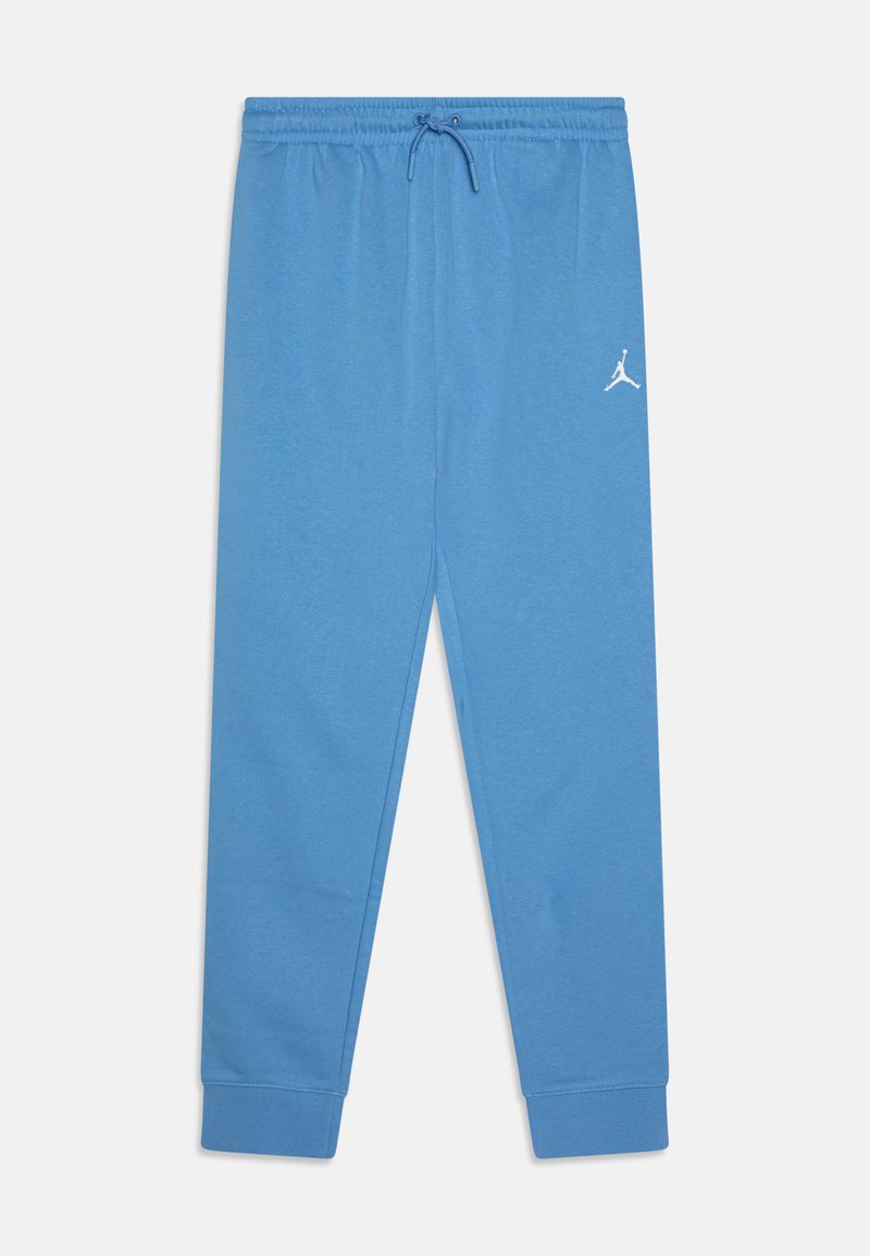 Lys blå joggebukser laget av myk stoff, med elastisk linning og snøring, innfelte mansjetter, og en hvit logo på øvre venstre side.