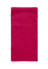 Fuchsia uldscarf med en blød, tekstureret overflade, rektangulær form og pænt afsluttede kanter. Ingen synlige mønstre eller hardware.