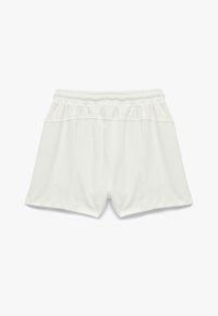 Witte, katoenen shorts met een elastische tailleband, met een gladde textuur en een comfortabele, losse pasvorm. Geen patronen of accenten.