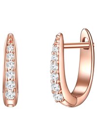 Boucles d'oreilles en or rose en forme de créoles, ornées d'une rangée de pierres précieuses taillées en rond et claires qui scintillent sur le devant, avec une finition polie et des bords lisses.