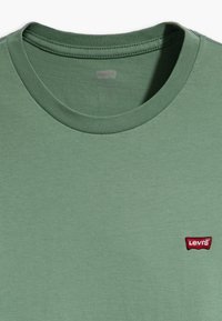 Levi's® ORIGINAL HOUSEMARK TEE - T-shirts - dark forest