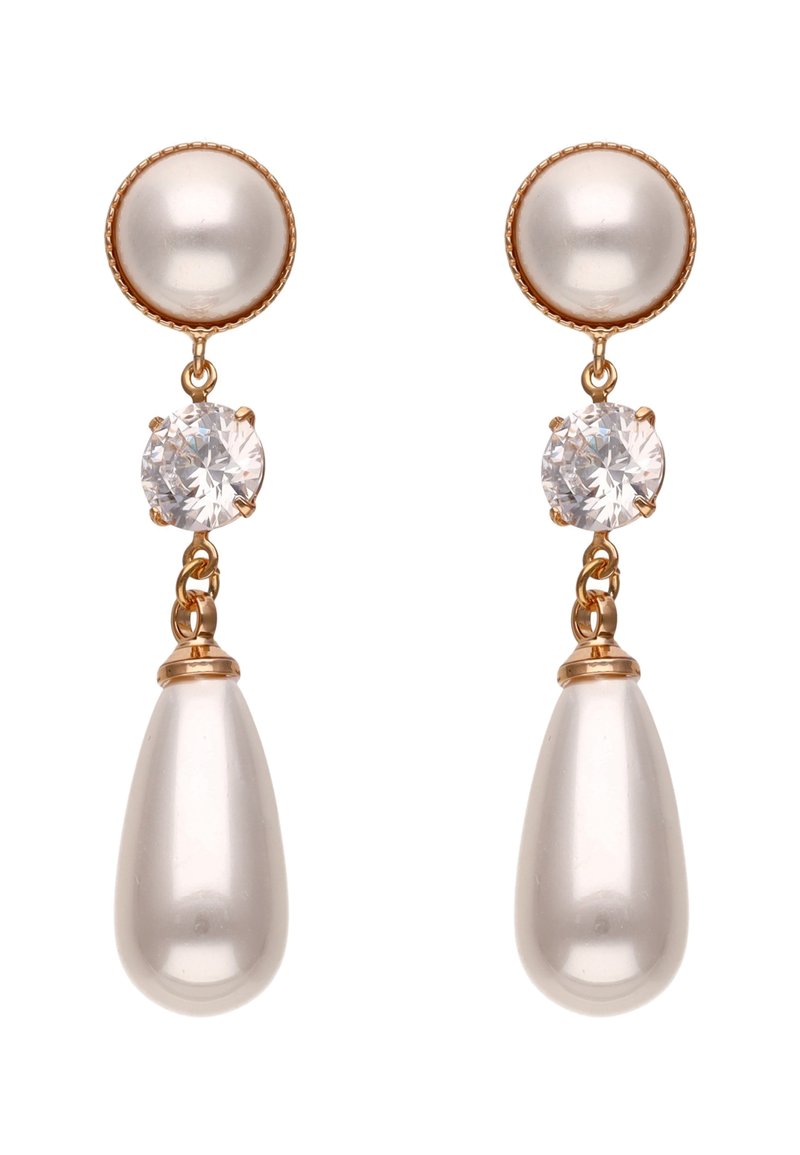 Pendientes colgantes de tono dorado que presentan una perla artificial redonda en la parte superior, un acento de piedra preciosa facetada transparente y un colgante en forma de lágrima con perla artificial.