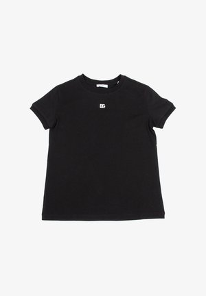 T-shirt nera a maniche corte con un piccolo logo "DG" bianco centrato vicino al collo, distesa su uno sfondo bianco.