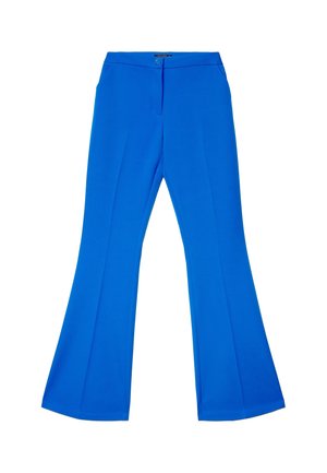 Blaue ausgestellte Hose aus einem glatten Stoff, mit einem vorderen Knopfverschluss und zwei Seitentaschen. Maßgeschneiderte Passform mit weitem Beinabschluss.