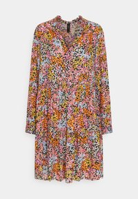 Bloemjurk met lange mouwen, voorzien van een zwarte achtergrond en kleurrijke bloemenpatronen in roze, oranje en blauw. V-hals ontwerp, lichte stof.