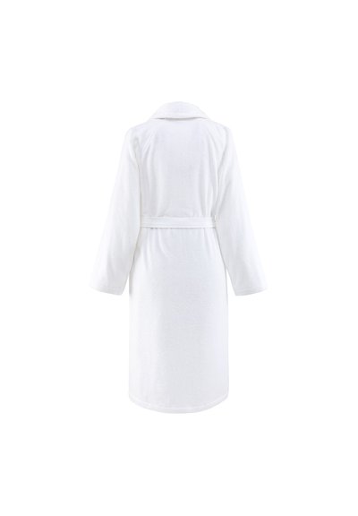 Robe de bain en éponge blanche avec des manches longues et une longueur mi-mollet. Elle présente une ceinture à la taille et un design de col classique.