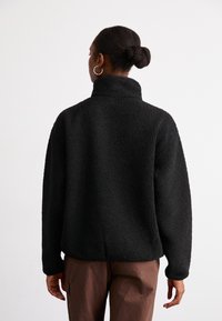 Carhartt WIP ELLIOT HIGH NECK LINER - Pulover iz flisa - black