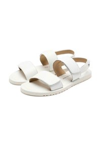 Sandalias blancas con dos cintas anchas y ajustables, suela plana y fondo de goma texturizada para mayor agarre. Material sintético suave.