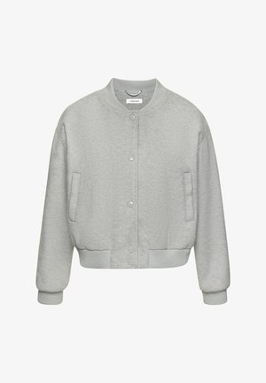 Siva bombarderska jakna iz teksturiranega blaga, z zaobljenim ovratnikom, zapenjanjem na gumbke in rebrastimi manšetami ter robom. Dva stranska žepa.