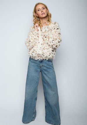 Emily van den Bergh Jas - offwhite feather