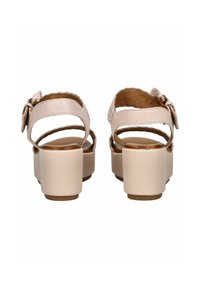 Lichtroze sandalen met een chunky hak, voorzien van geweven accenten op de banden en een gladde, matte afwerking op het lichaam en de zool.