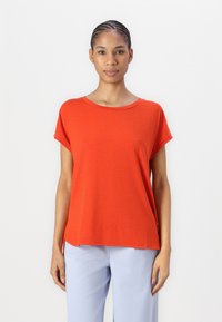 T-skjorte med kort erm og rund hals i lys orange, laget av lett stoff med en avslappet passform og sidesplits for bedre bevegelighet.