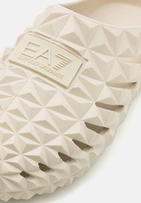 EA7 Emporio Armani UNISEX - Klumpák - rainy day