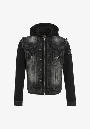 Zwarte capuchonjas met een vervaagde spijkervest eroverheen, rits en knopen aan de voorkant, borstzakken en lange mouwen met een patch op de linkerarm.