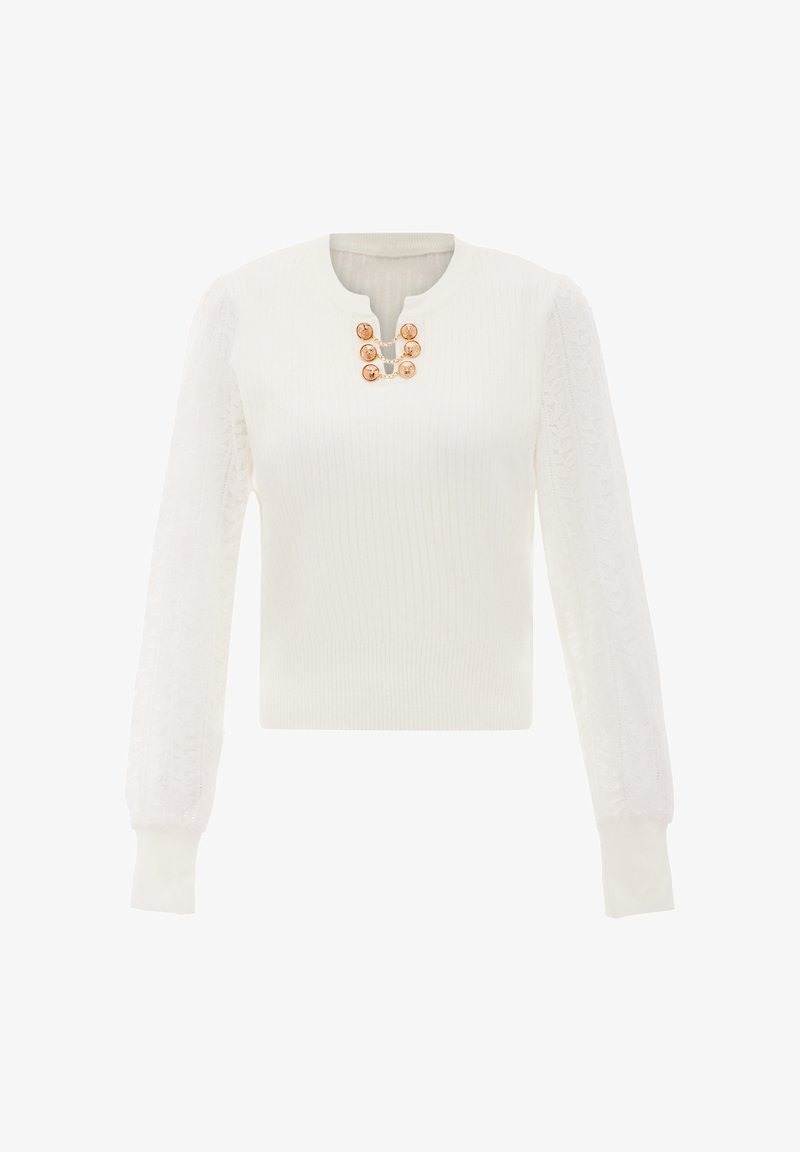 Weißer gestrickter Pullover mit langen, durchsichtigen Spitzärmeln. Verfügt über einen runden Halsausschnitt und dekorative goldene Knöpfe, die in einem Kettenmuster angeordnet sind.