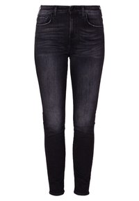 Jeans negros ajustados de mezclilla, con un diseño clásico de cinco bolsillos, cierre frontal con botón y una textura suave.