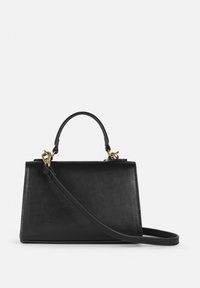 Sac à main en cuir noir avec un design structuré, comprenant une poignée supérieure, une bandoulière amovible et des accents en métal doré.