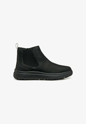 Bottes noires à la cheville au design épuré, avec en cuir lisse, des panneaux latéraux élastiques, une languette et des semelles en caoutchouc texturé pour une bonne adhérence.