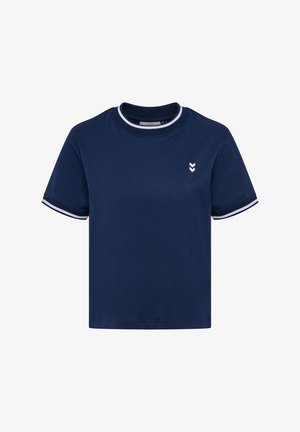 Mörkblå kortärmad t-shirt med rund ribbad halsringning, vita randiga detaljer på ärmarna och en liten vit logotyp på bröstet.